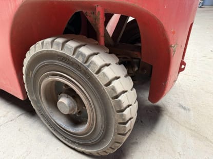 Gas forklift - Image 9