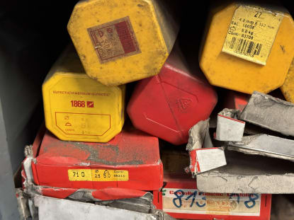 Metallschrank mit Schweißelektroden - Image 12
