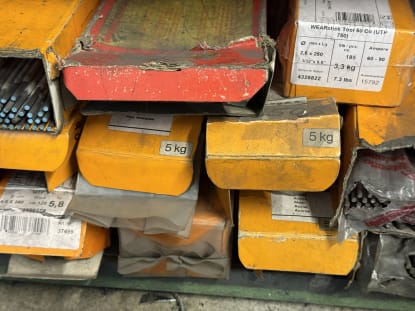 Metallschrank mit Schweißelektroden - Image 18