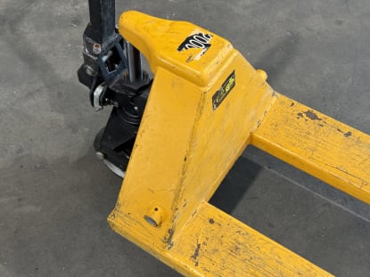 3 hand pallet trucks - Image 10
