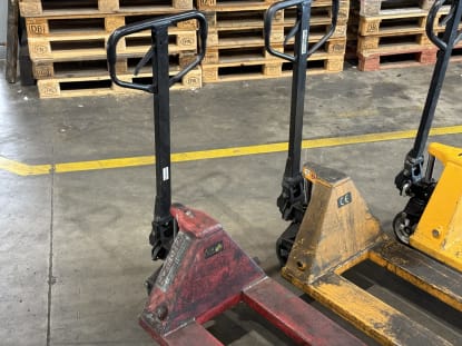 3 hand pallet trucks - Image 15