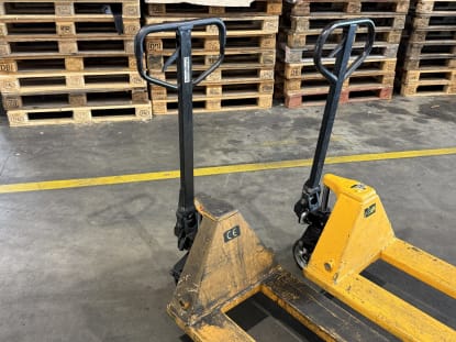3 hand pallet trucks - Image 21