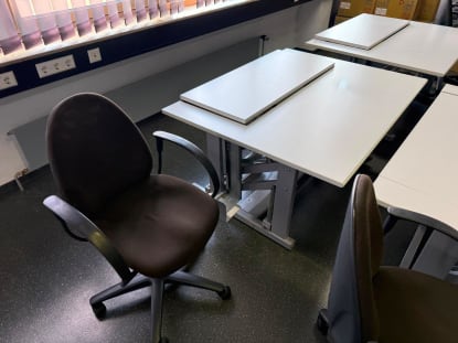 ORG-DELTA manuell höhenverstellbare Schreibtische mit 4 Stühlen - Image 11