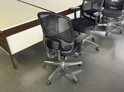 Desks with integrated drawer units - Image 8