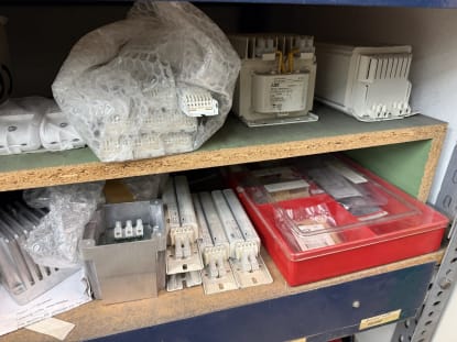 Posten Elektro-/Schaltschrankmaterial und elektrische Ersatzteile - Image 69