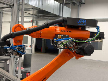 KUKA KR 22 R1610-2 /SEL Handling robot
