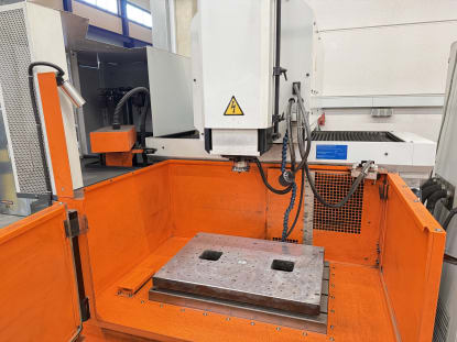 CHARMILLES TECHNOLOGIES Roboform 50 Senkerodiermaschine