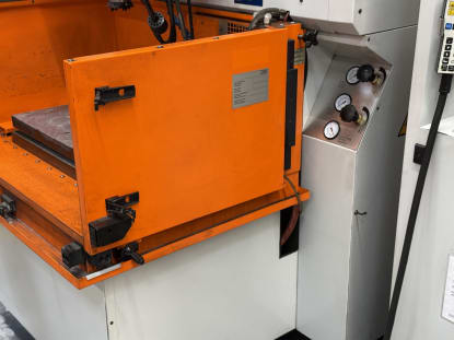 CHARMILLES TECHNOLOGIES Roboform 50 Senkerodiermaschine