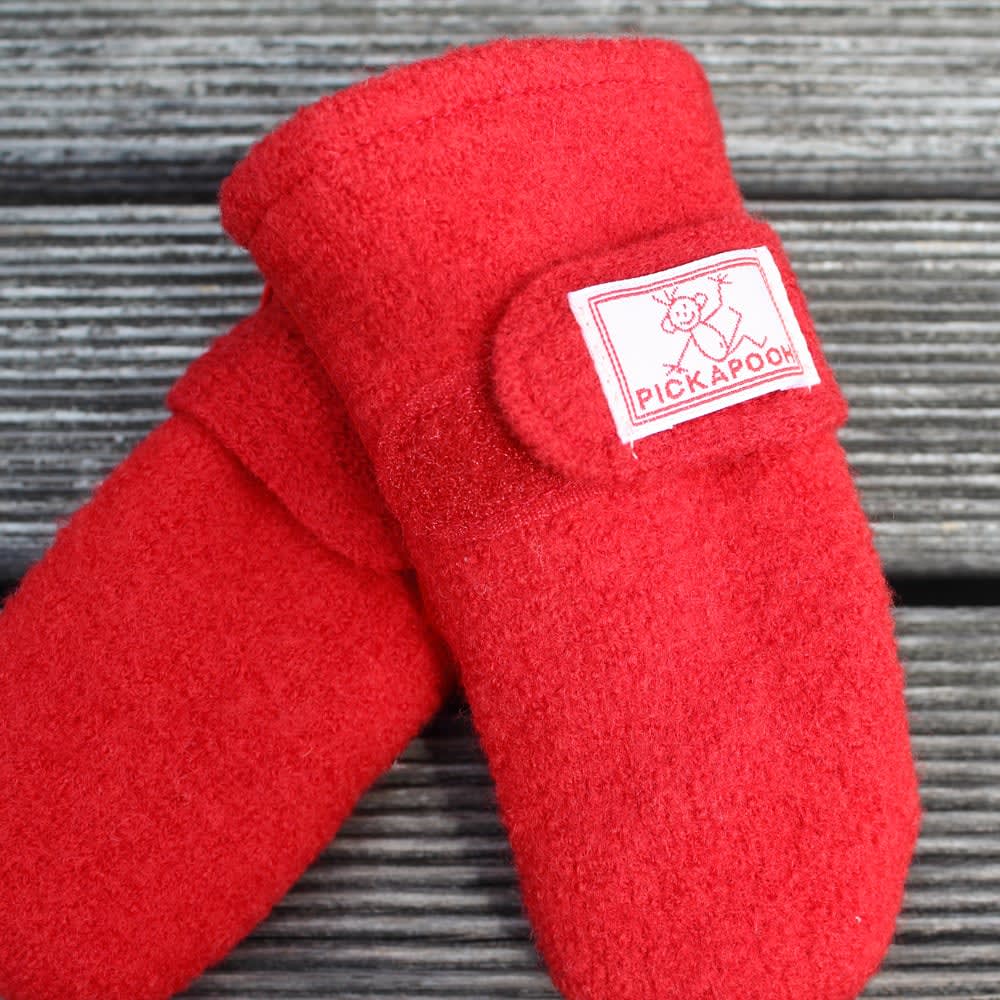 Gloves made of boiled wool red