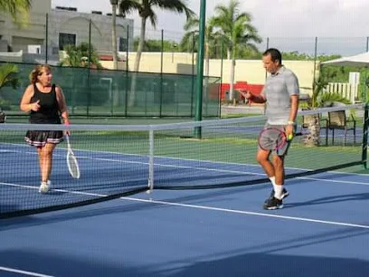 TENNIS CANCUN PROFESSIONAL MANNY G. LIMA photo