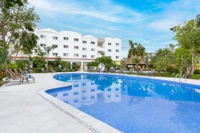 Courtyard Cancún Airport photo