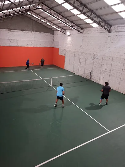 Cancha de Pádel "Punto De Oro" photo