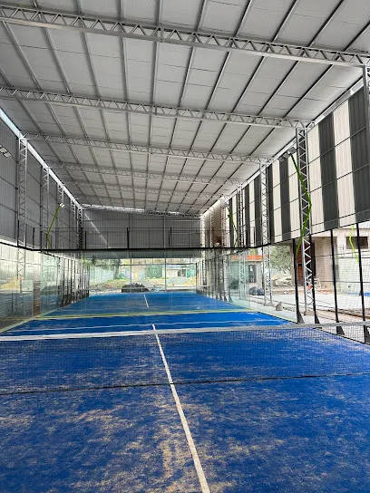 Las Vías Padel Center photo