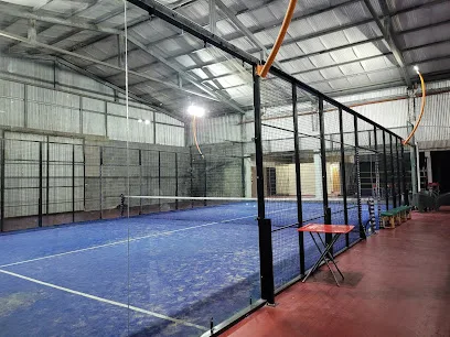 Canchas de padel techadas roja padel photo