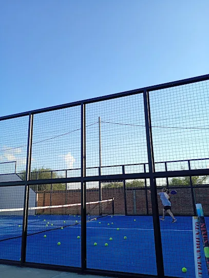 4 esquinas padel photo