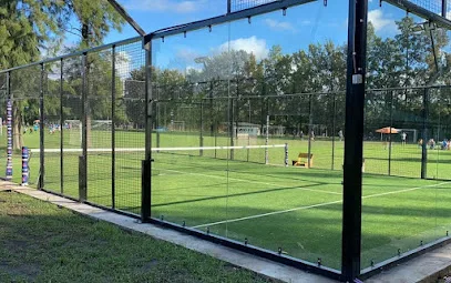 VIXEN CLUB | FUTBOL PADEL FITNESS photo