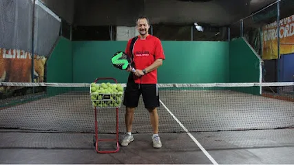 EVOLUTION SPORT GYM y PADEL photo