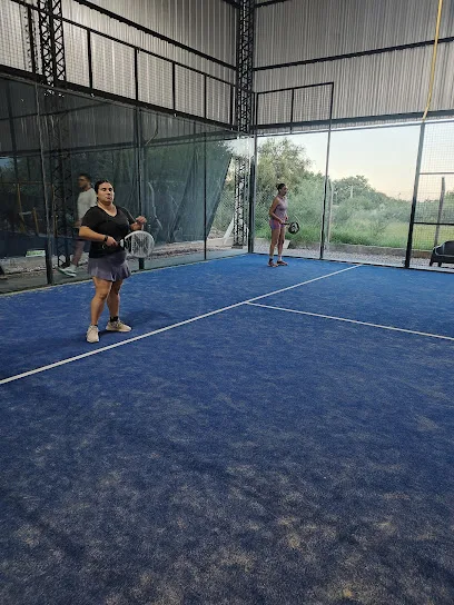 Candu Padel photo