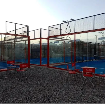 Cancha de pádel Goldenpoint photo