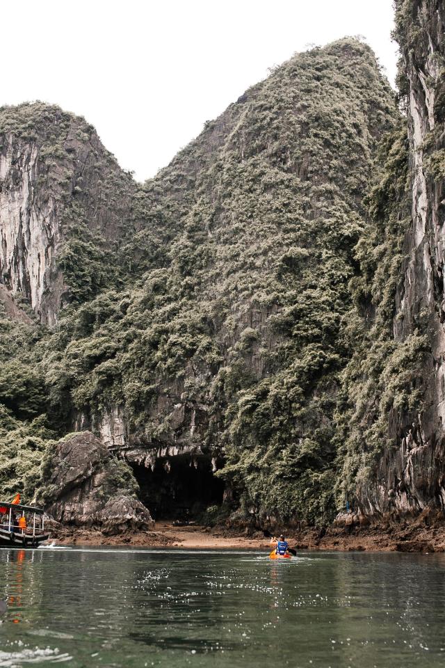 Hang Luồn Hạ Long: chèo kayak, trải nghiệm và lưu ý thực tế