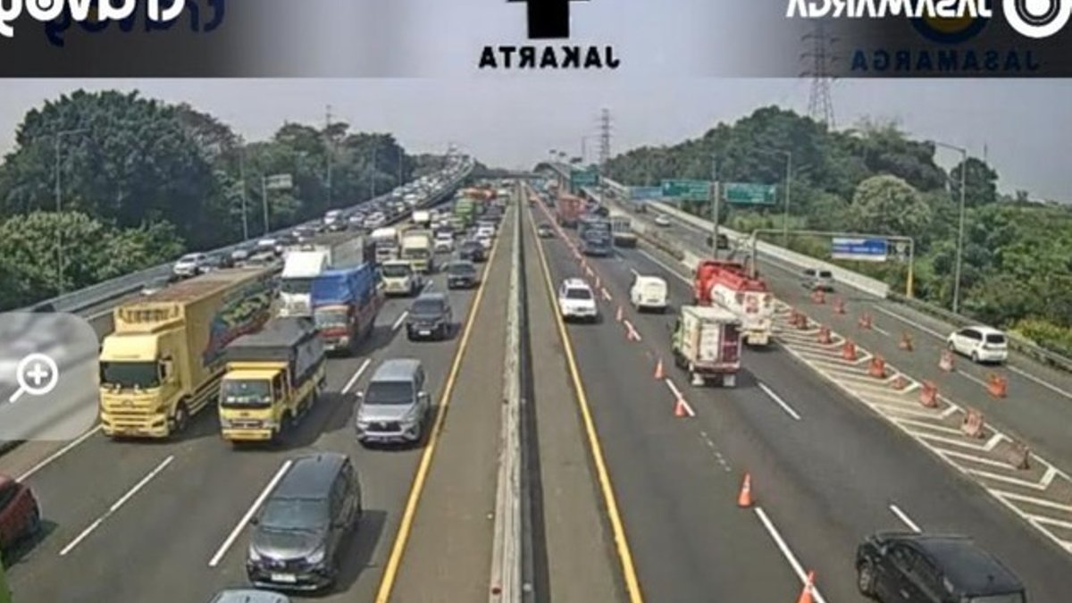 Contraflow Diberlakukan di Tol Japek hingga Dawuan Contraflow Diberlakukan di Tol Japek hingga Dawuan