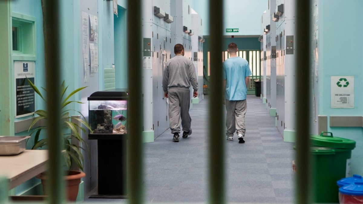 David Lammy pledges 25% cut in children jailed awaiting trial