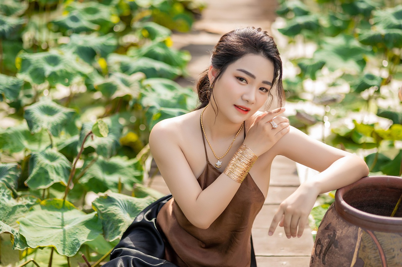 Is costume jewelry the best and cheaper gift than luxury jewelry?