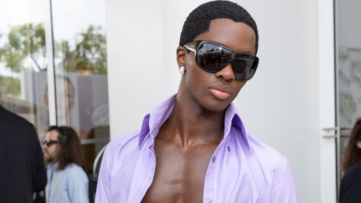 Alton Mason shows off male cleavage fashion - male cleavage