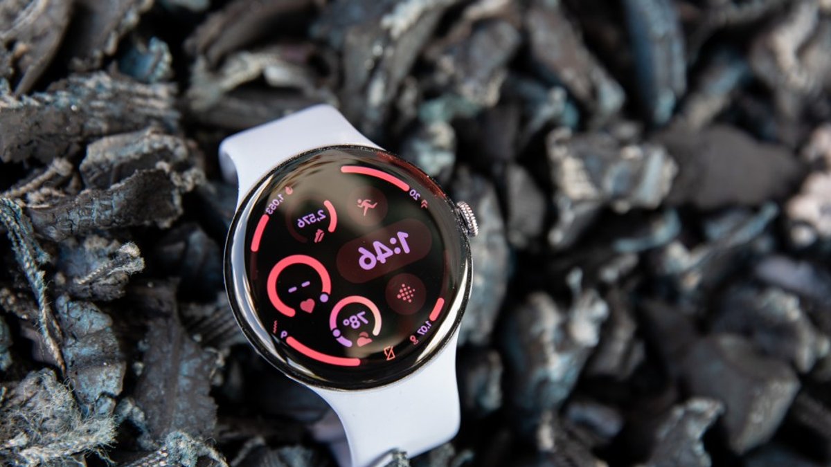 Wear OS tracks deliveries and sports scores