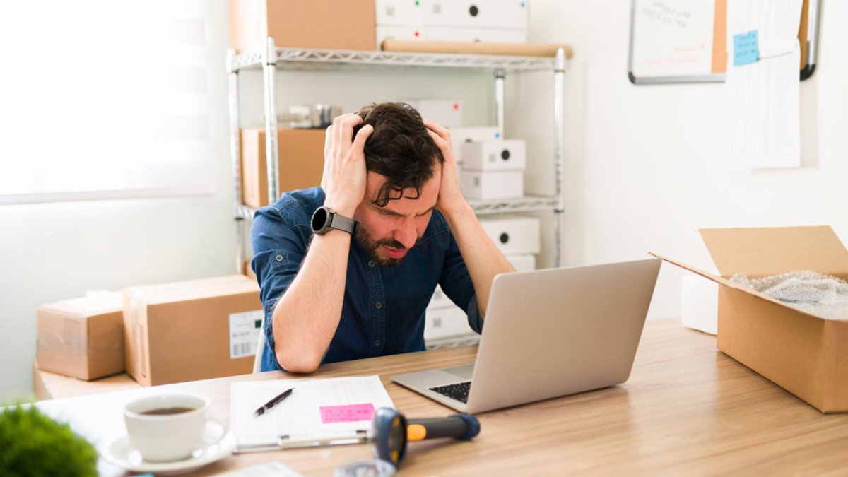 Small businesses urged to tackle late payments UK - small business late payments
