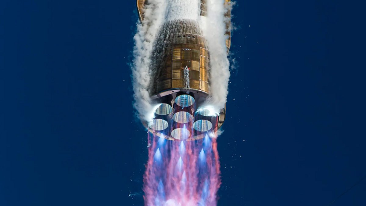Blue Origin's New Glenn rocket explodes during test Blue Origin's New Glenn rocket explodes during test - rocket explosion