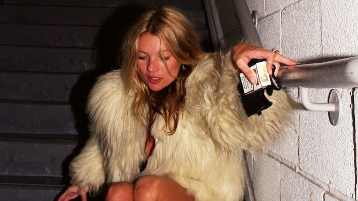 CNN debunks myth of Kate Moss party photo