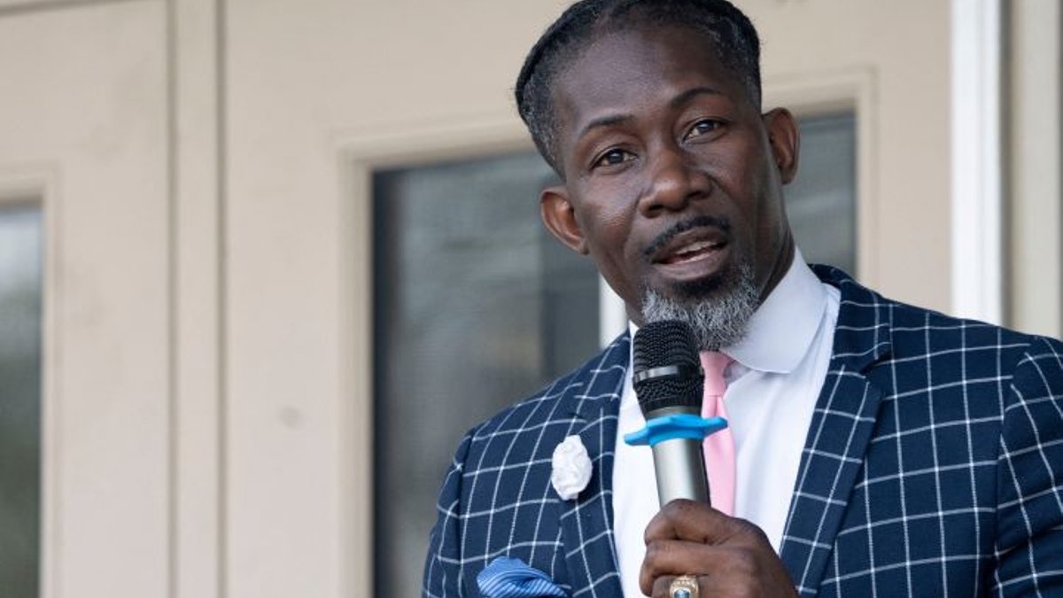 Ex School Chief Gets 2 Year Sentence Ex School Chief Gets 2 Year Sentence - school chief sentenced