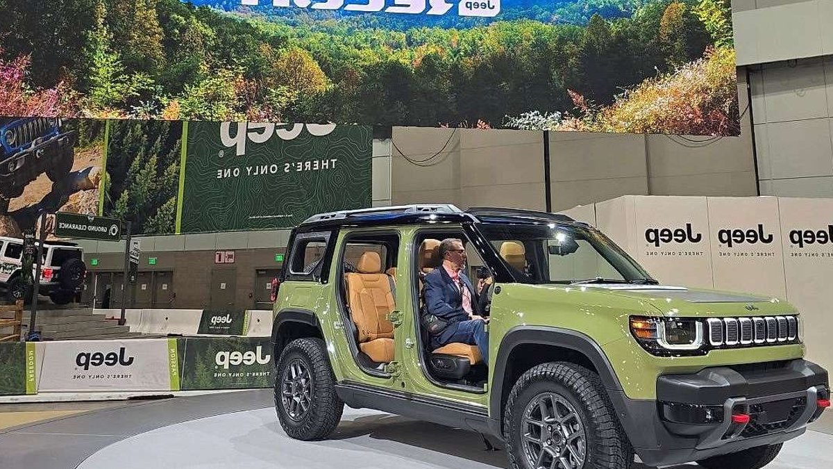Jeep ships Recon EV as gas version looms - jeep recon ev
