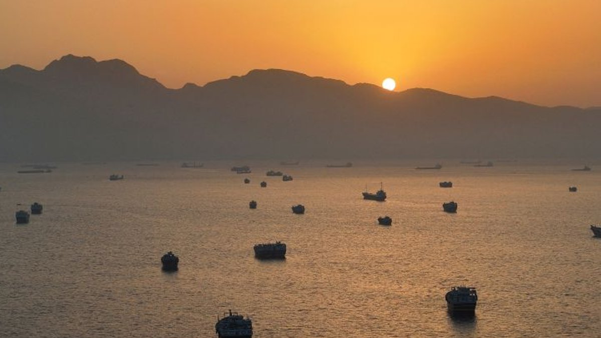 Hormuz Strait Remains Blocked for 94 Days