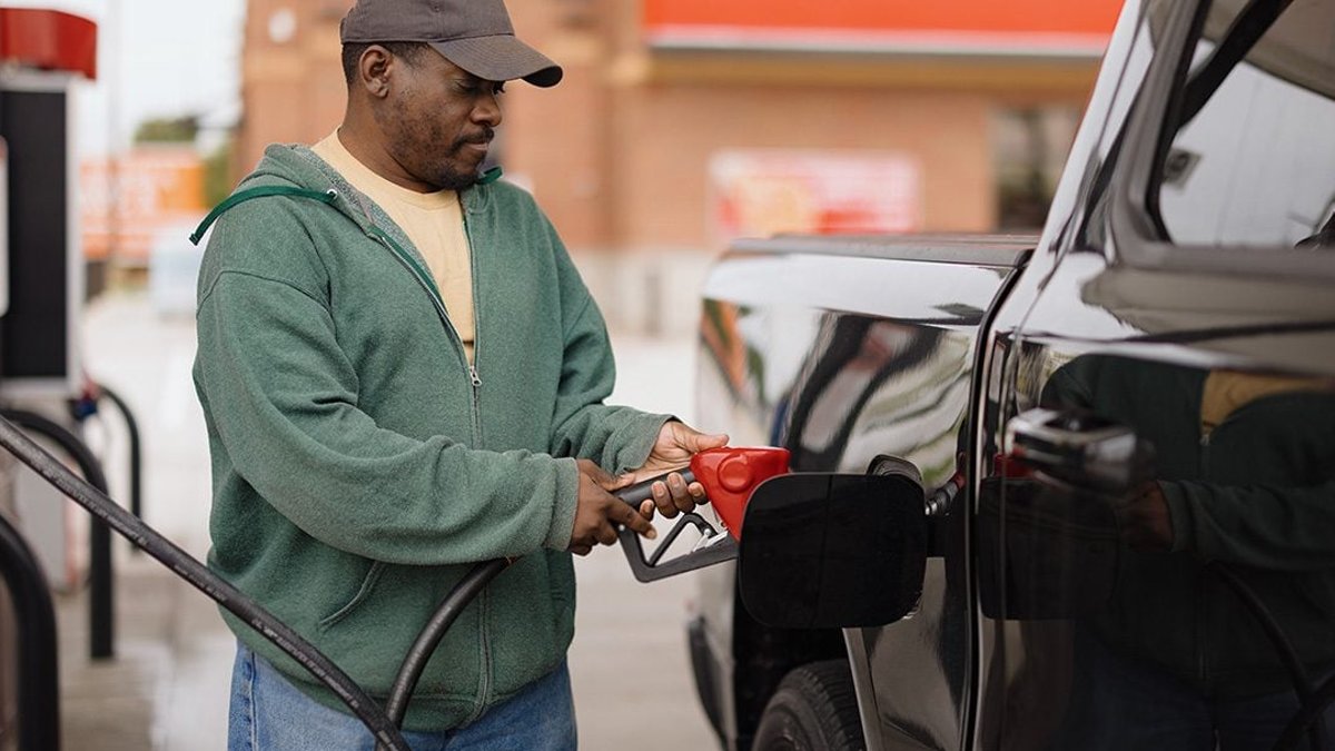 Governors push to freeze gas tax as prices rise Governors push to freeze gas tax as prices rise - gas tax freeze