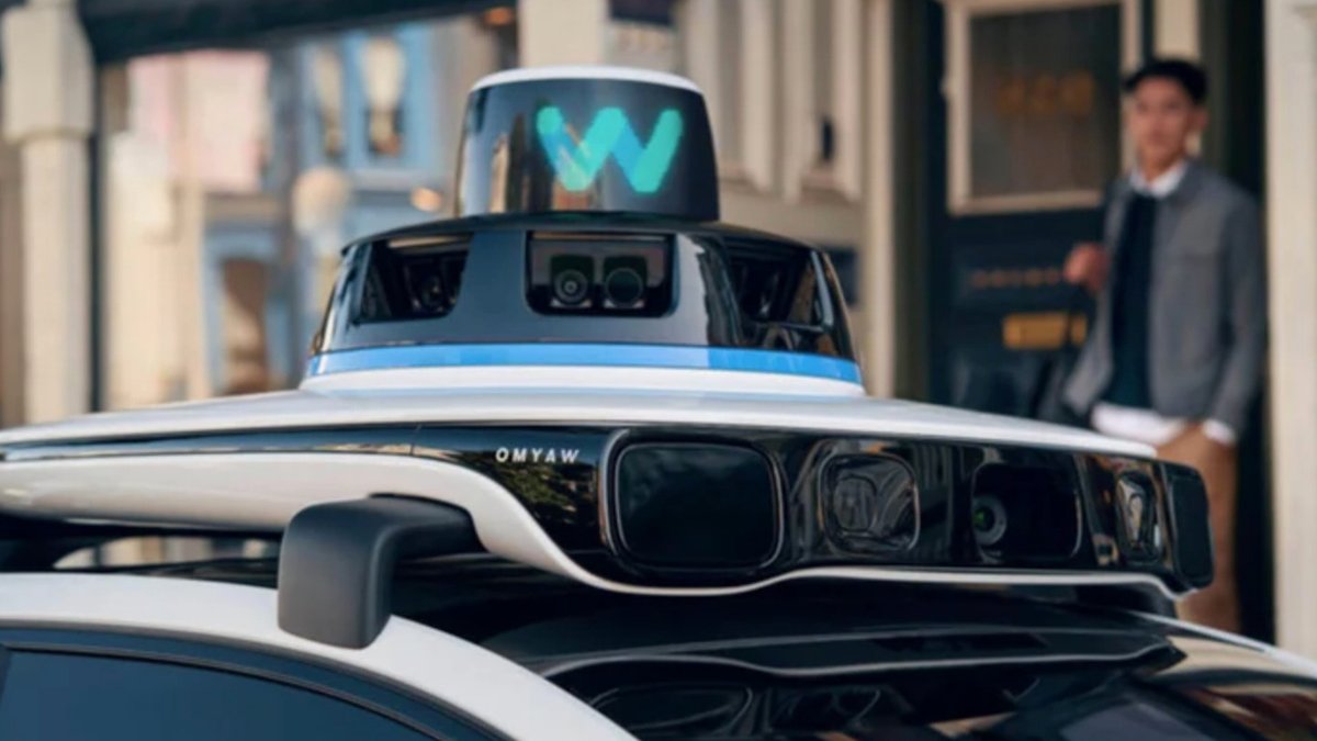 Thief uses Waymo to steal yoga clothes - waymo theft
