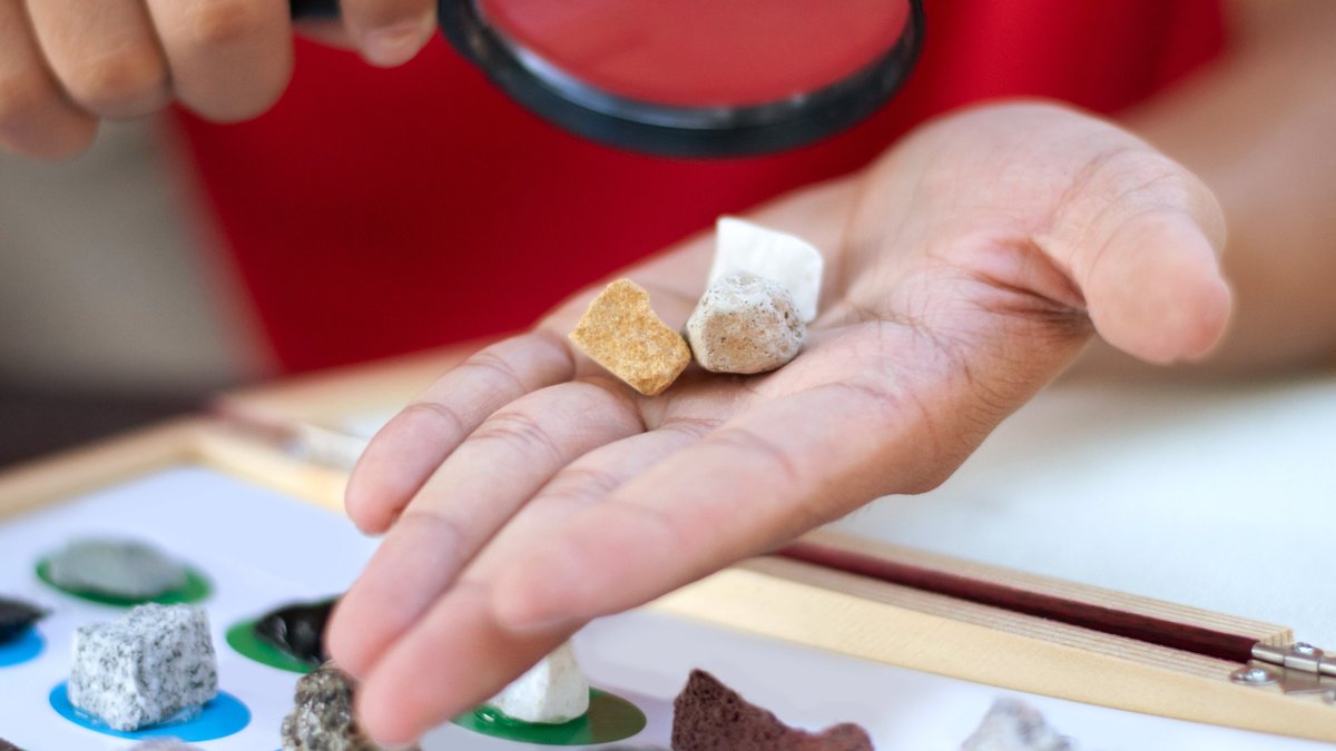 Object-Based Learning Boosts Deep Thinking