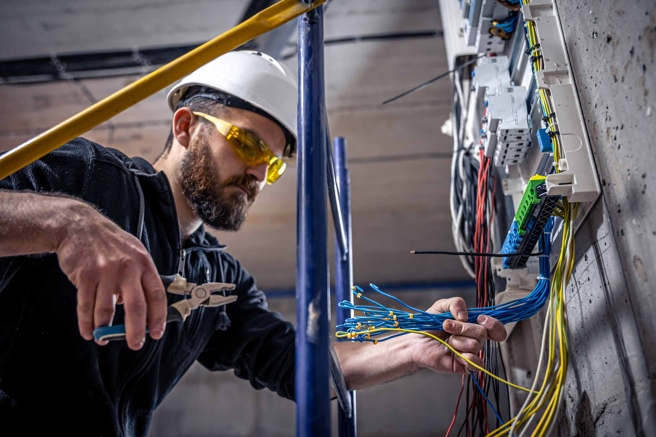 Top Reasons to Hire a Professional Electrician in Round Rock for Your Electrical Needs