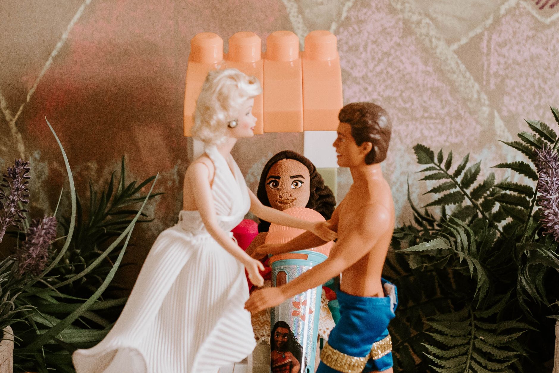 What makes Bobblehead Dolls trending now