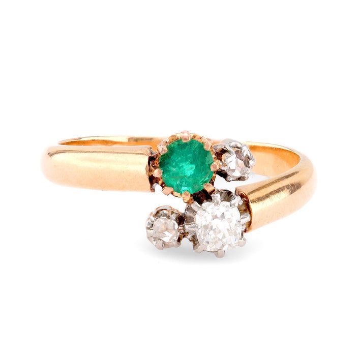 Victorian Engagement Rings for Brides with Minimalist Weddings