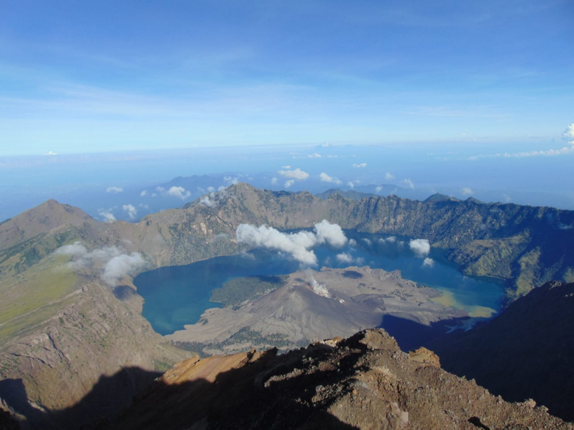 Exploring the Mighty Mount Rinjani: An Epic Hike Through Lombok’s Crown Jewel