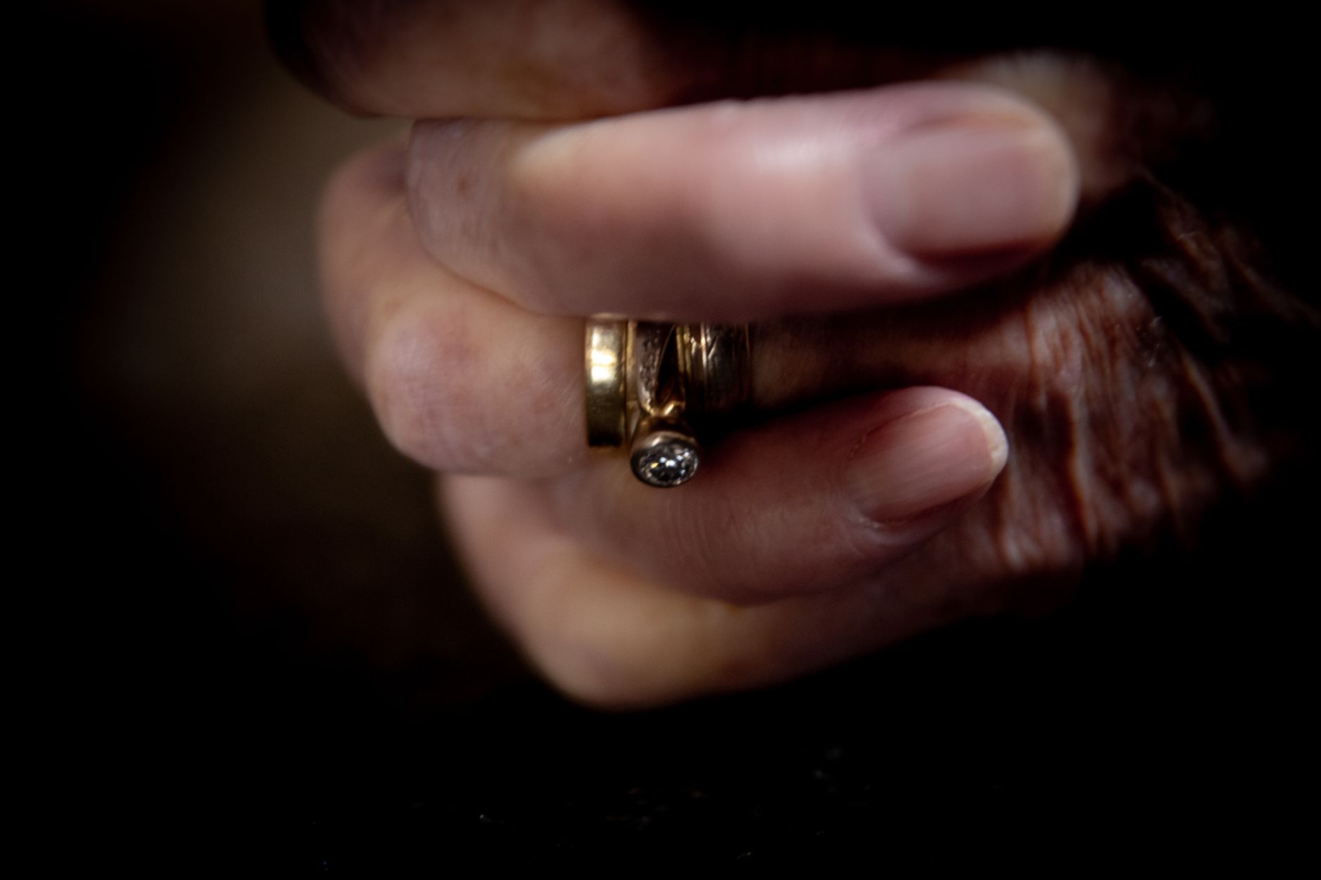 Passing Down Gemstone Rings: Creating a Family Tradition with Colour