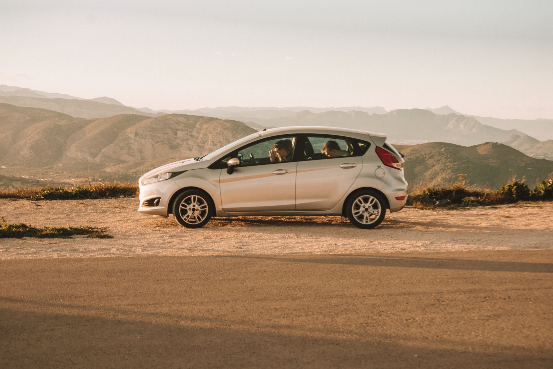 Which Car Should You Rent to Travel
