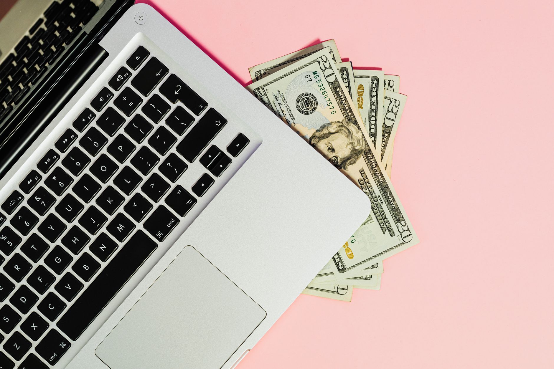 How to Save Money When Buying a Laptop