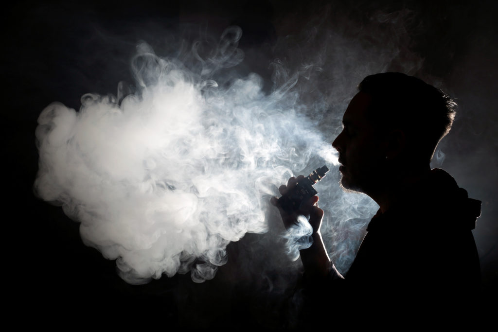 THCA Vape Cartridges vs. Disposable Vapes: Which One Is More Advanced?