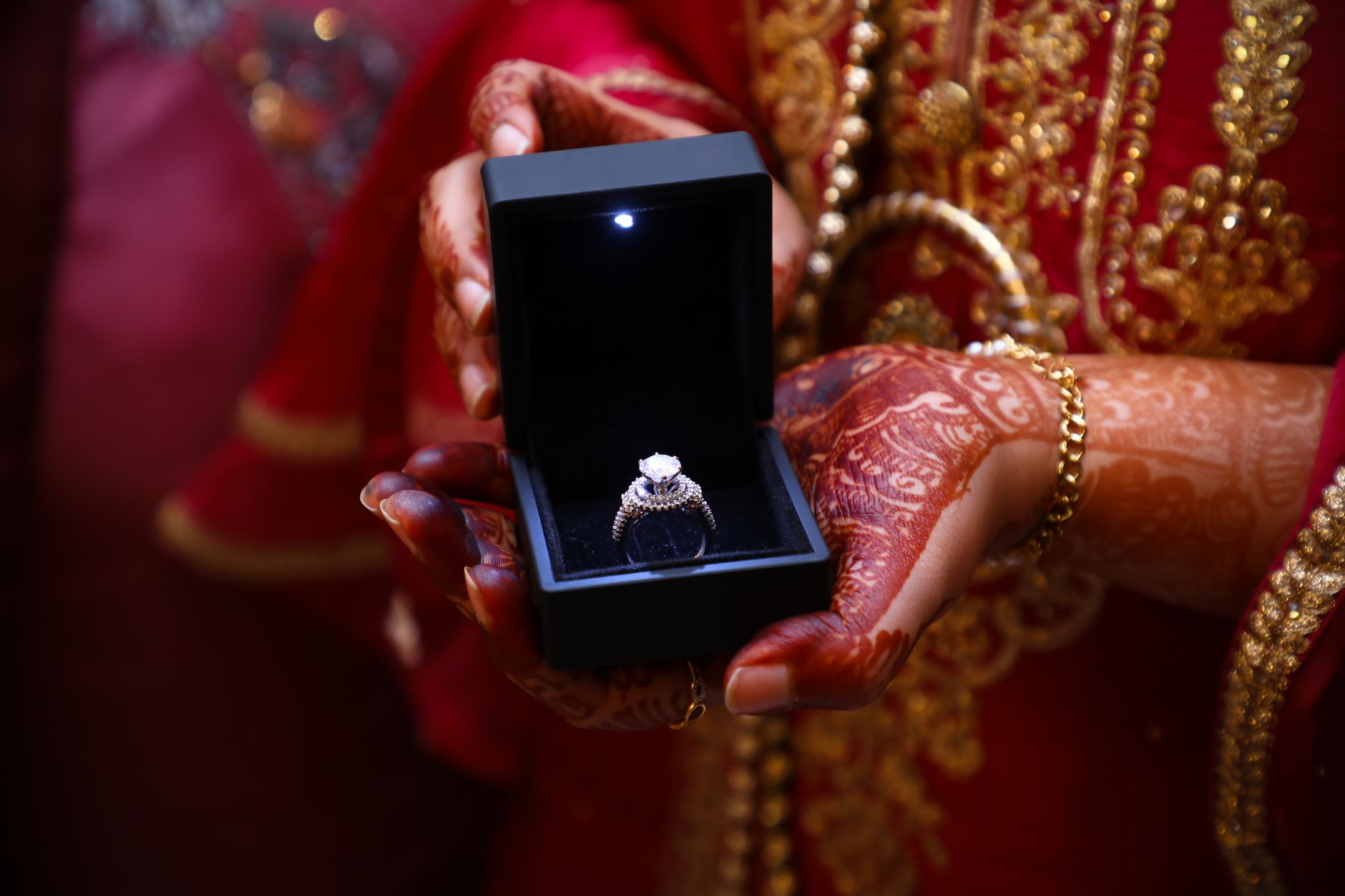 Moissanite and Diamond Engagement ring trends