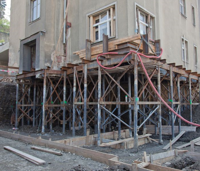 Crawl Space Waterproofing vs. Encapsulation: Which is Right for You?
