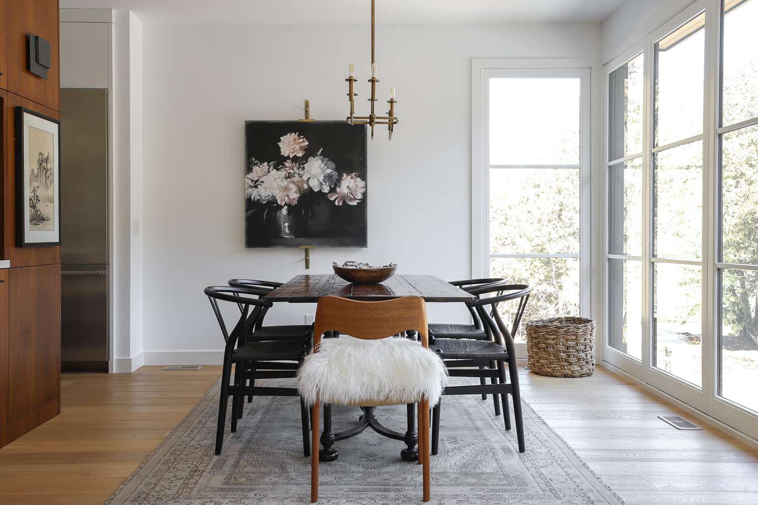 How to Pick Dining Room Furniture That Complements Your Interior Style