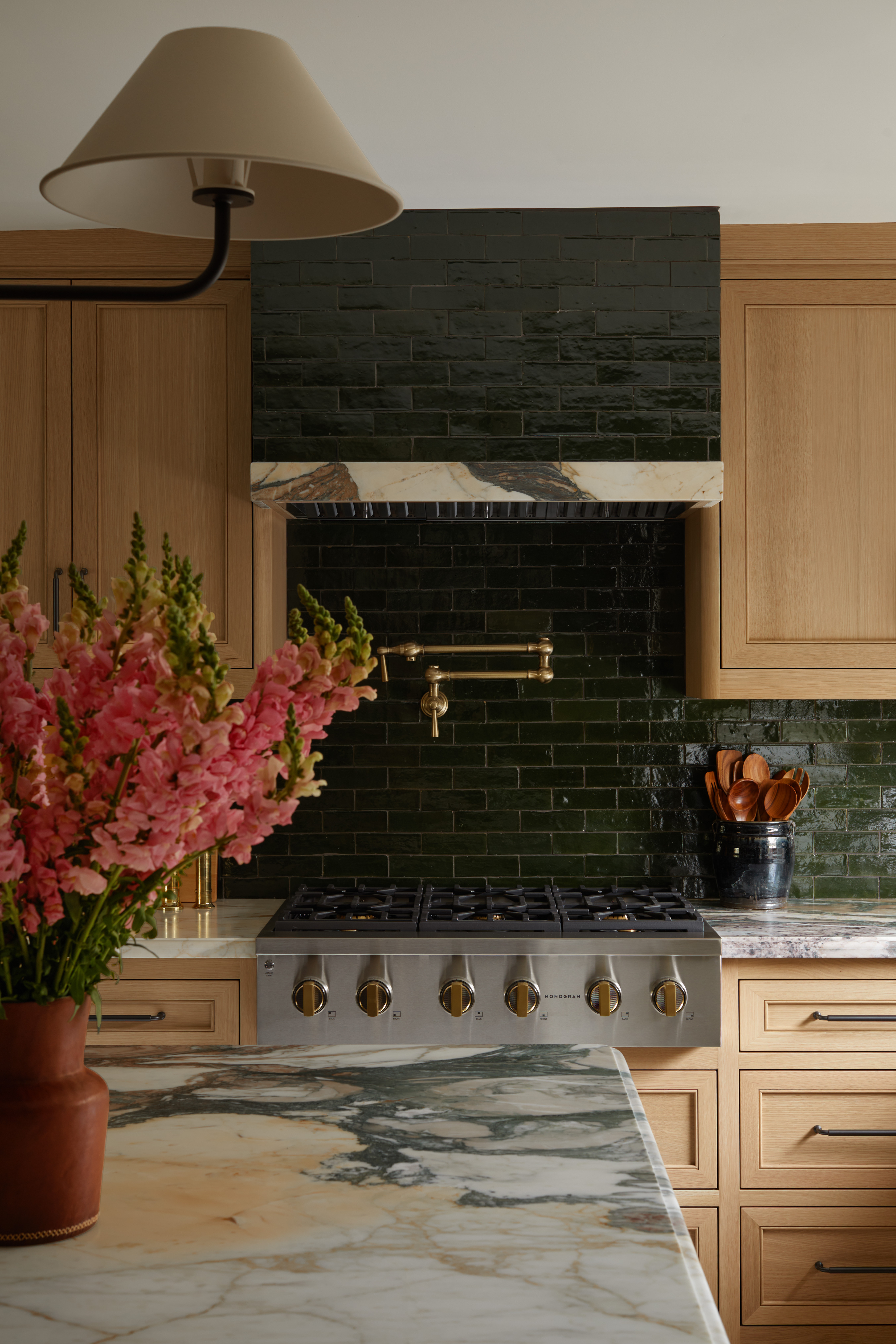 A Complete Guide to Hiring an Interior Decorator in Los Angeles